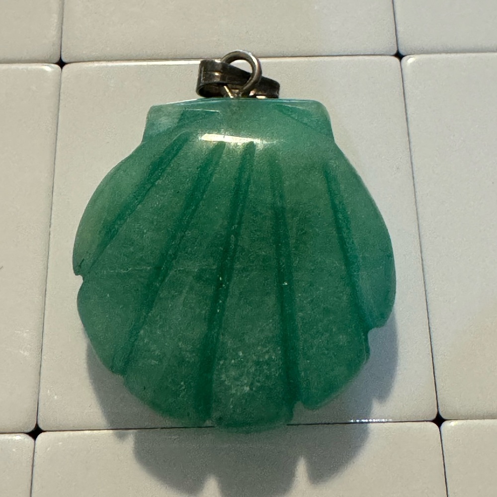 Women’s Jade Shell Pendant